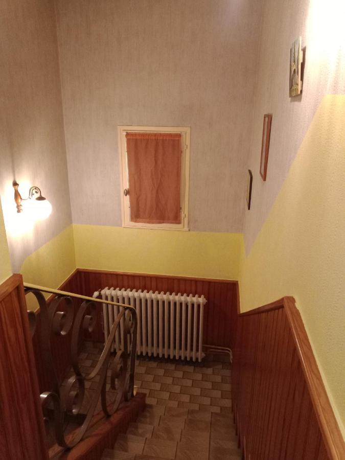 Maison Entiere Avec Parking, Garage Et Jardin Montluçon Dış mekan fotoğraf