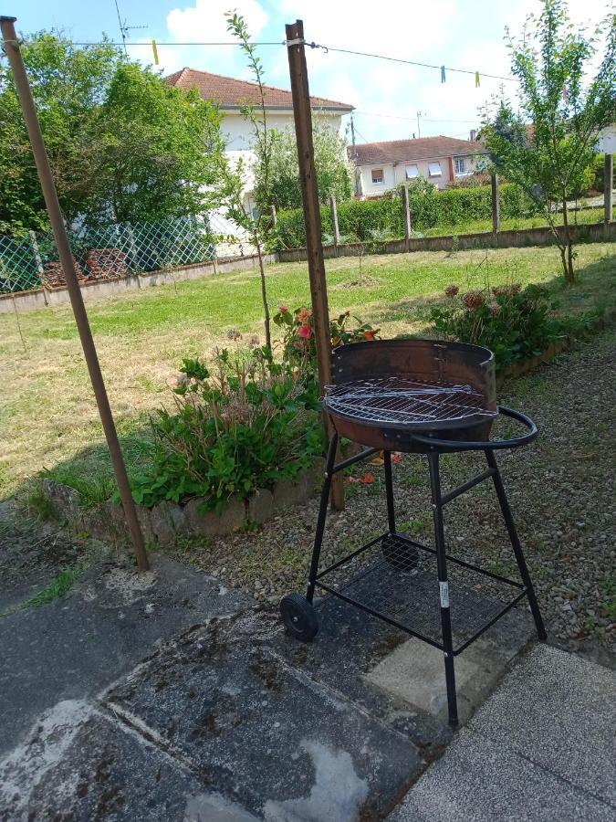 Maison Entiere Avec Parking, Garage Et Jardin Montluçon Dış mekan fotoğraf