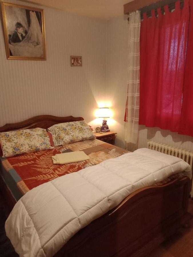 Maison Entiere Avec Parking, Garage Et Jardin Montluçon Dış mekan fotoğraf