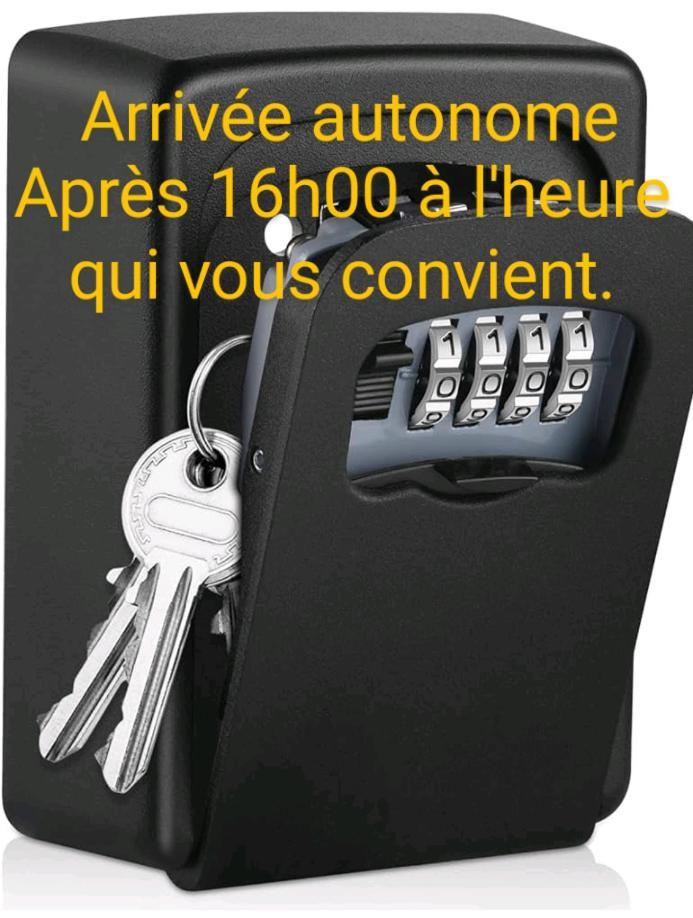 Maison Entiere Avec Parking, Garage Et Jardin Montluçon Dış mekan fotoğraf