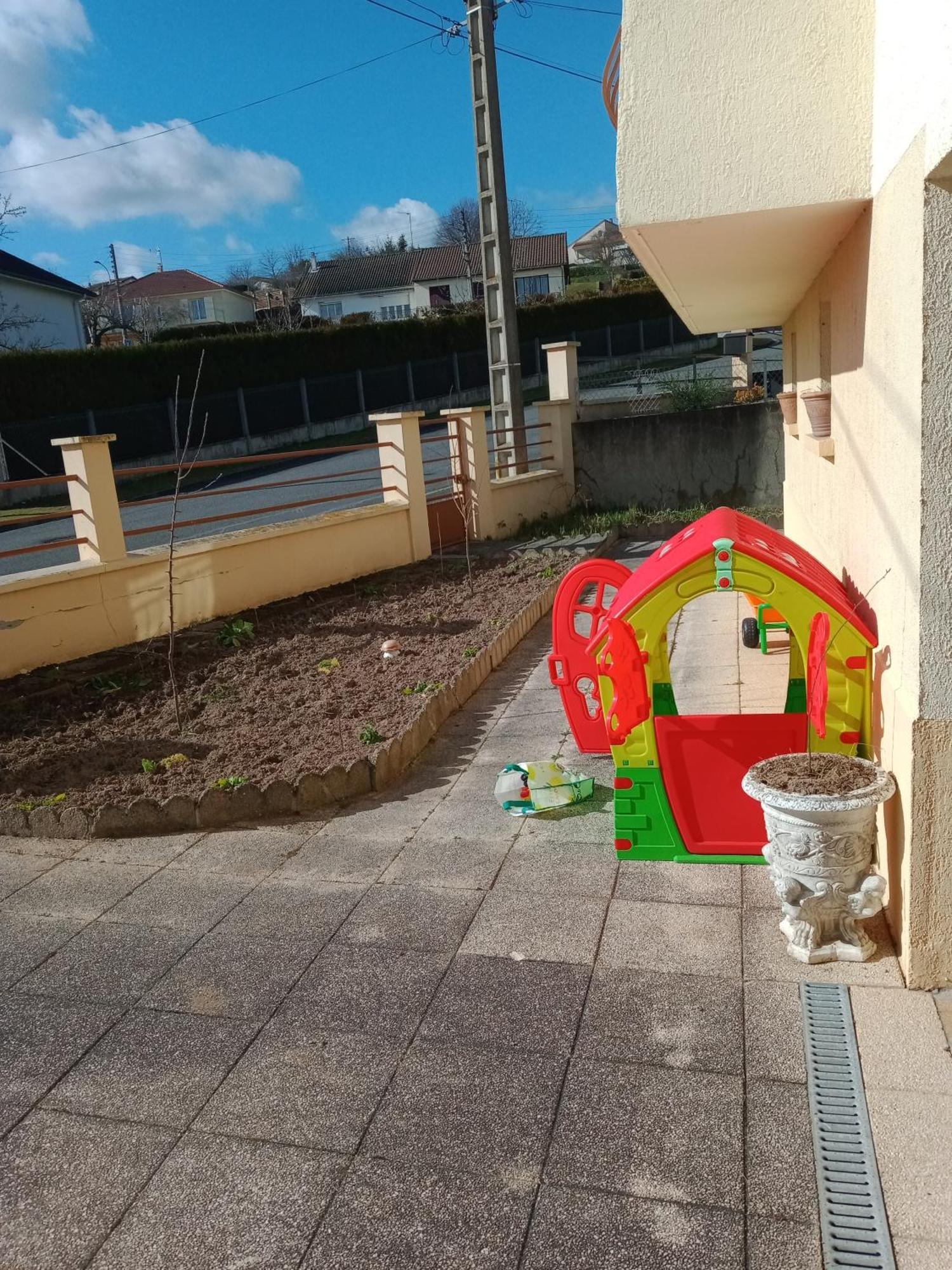 Maison Entiere Avec Parking, Garage Et Jardin Montluçon Oda fotoğraf