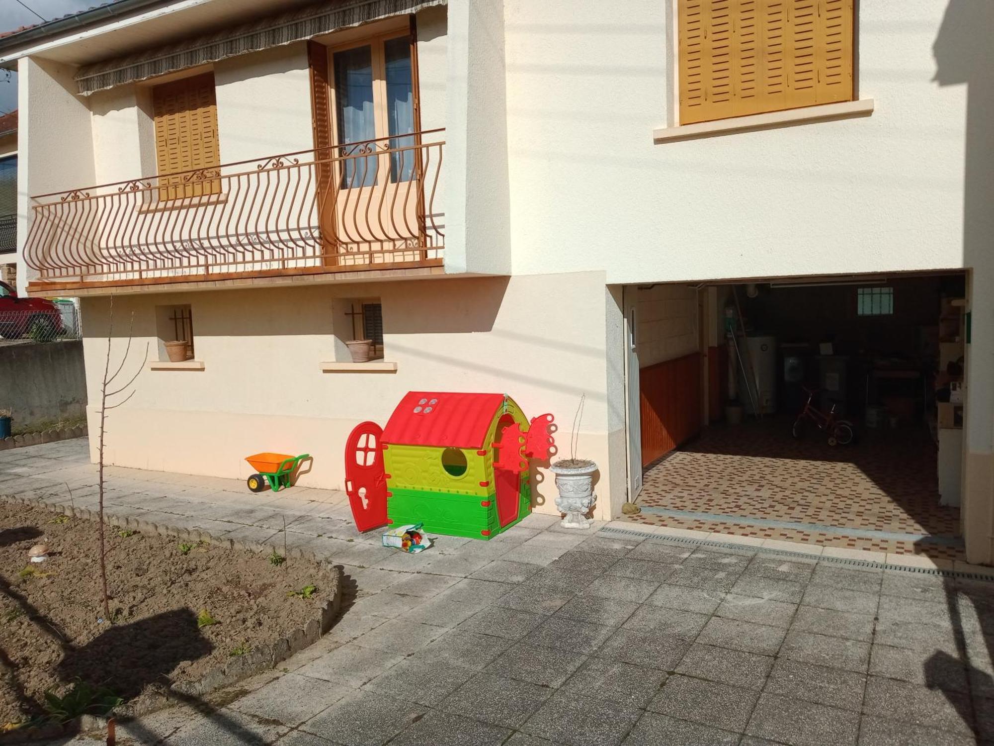 Maison Entiere Avec Parking, Garage Et Jardin Montluçon Oda fotoğraf